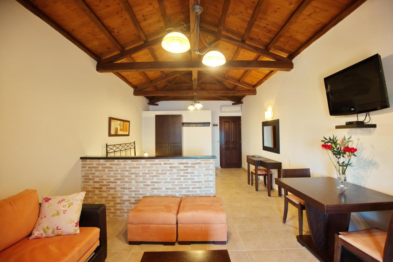 Yalis Hotel Votsi  Exterior foto